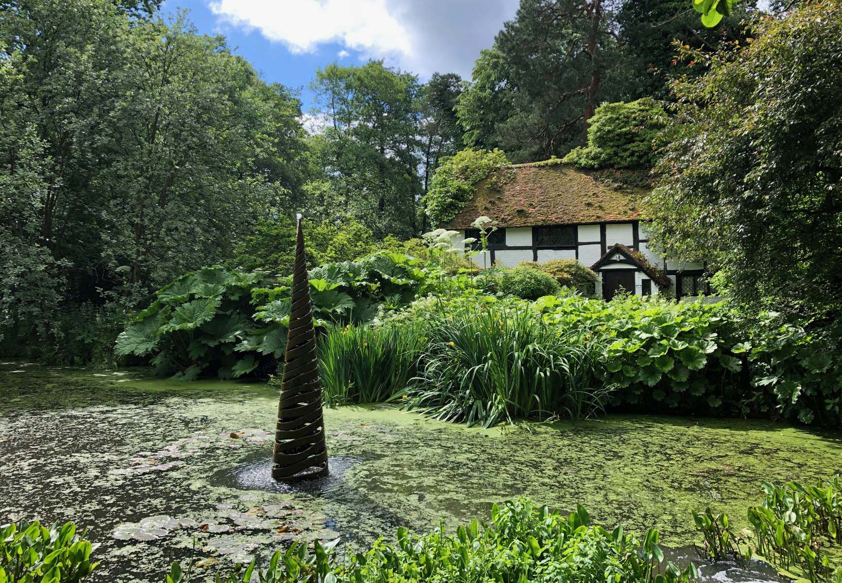 Black and White Cottage - Anthony Paul Landscape Design