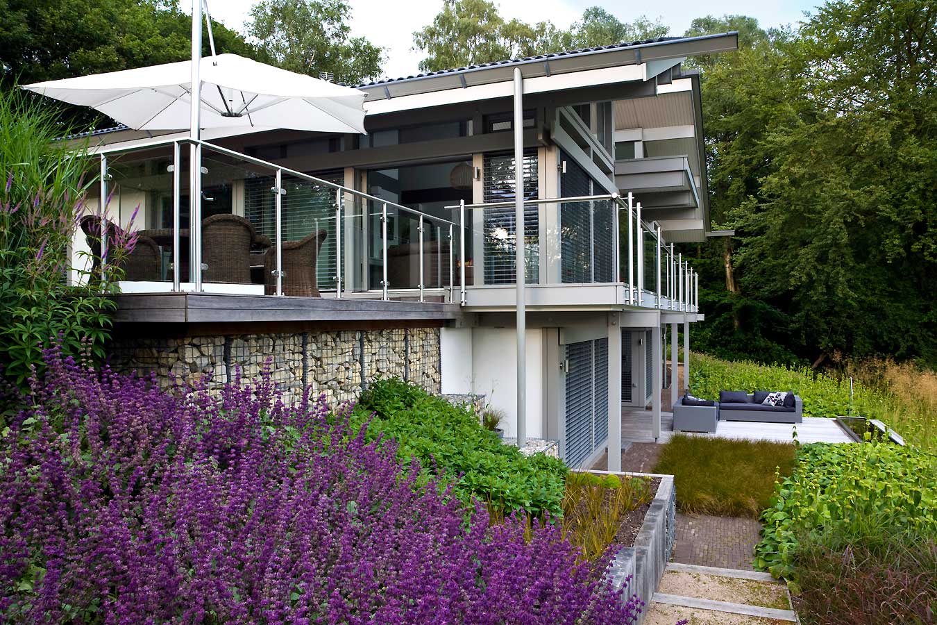 Huf Haus gardens by Anthony Paul Landscape Design