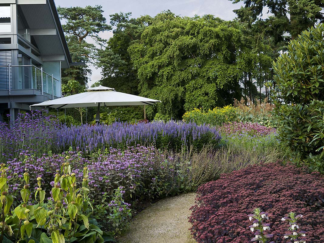 Huf Haus gardens by Anthony Paul Landscape Design