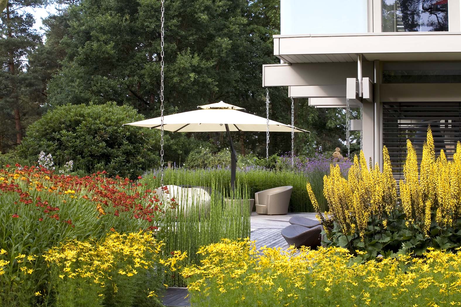 Huf Haus gardens by Anthony Paul Landscape Design