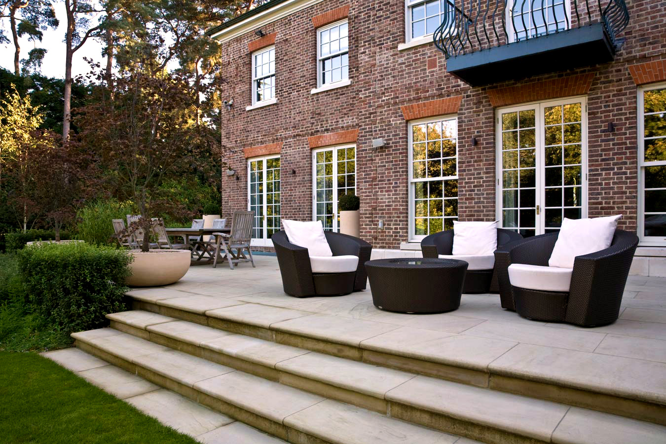 Kingston Hill garden by Anthony Pau