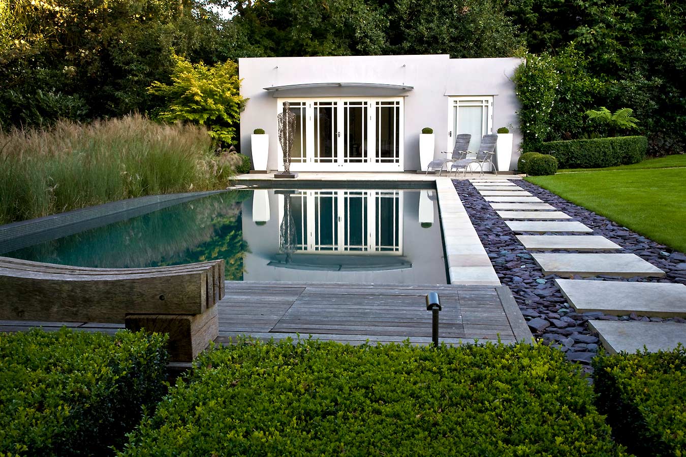 Kingston Hill garden by Anthony Pau